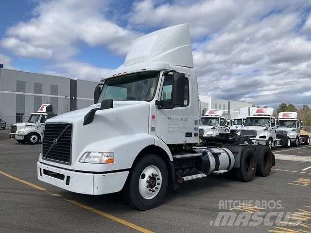 Volvo VNM Autotractoare