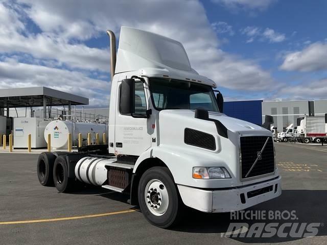 Volvo VNM Autotractoare