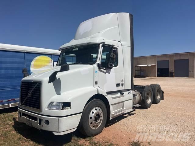 Volvo VNM Autotractoare