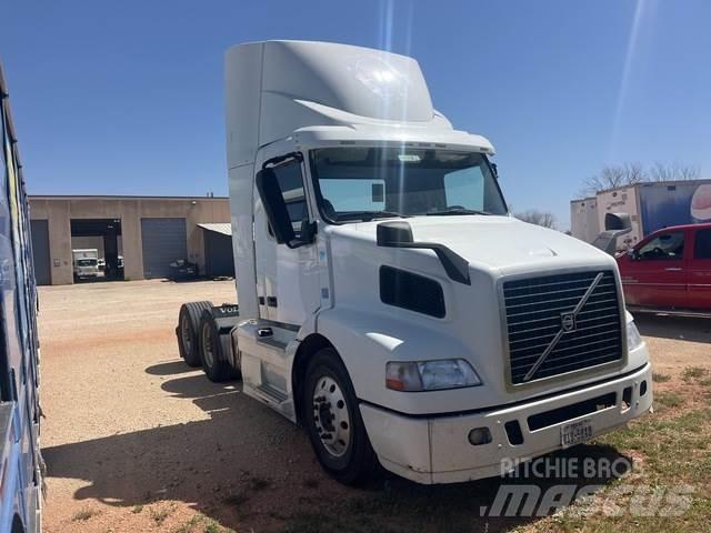 Volvo VNM Autotractoare