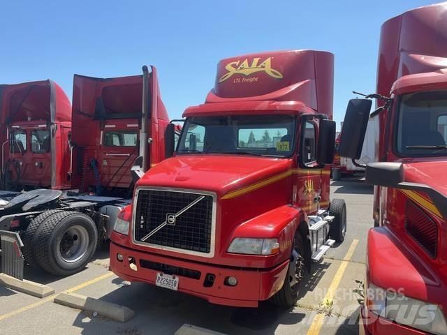 Volvo VNM Autotractoare