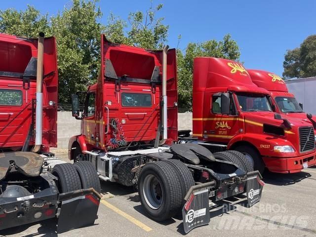 Volvo VNM Autotractoare