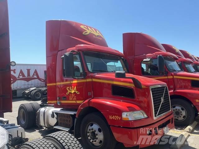 Volvo VNM Autotractoare