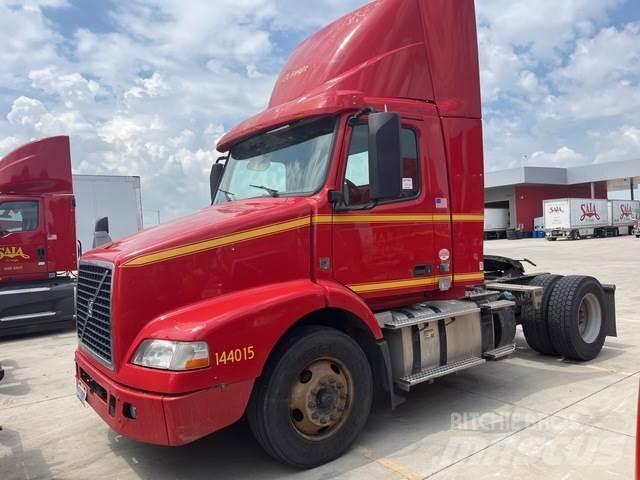 Volvo VNM Autotractoare