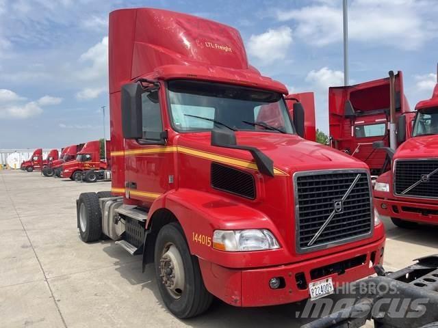 Volvo VNM Autotractoare