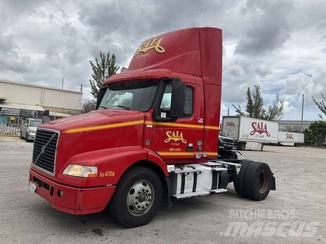 Volvo VNM Autotractoare