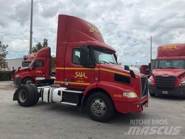 Volvo VNM Autotractoare