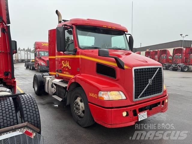 Volvo VNM Autotractoare