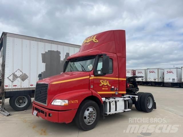 Volvo VNM Autotractoare
