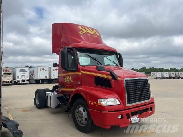Volvo VNM Autotractoare