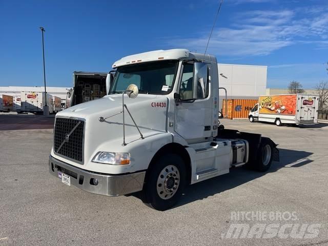 Volvo VNM Autotractoare