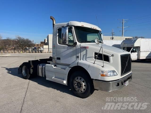 Volvo VNM Autotractoare