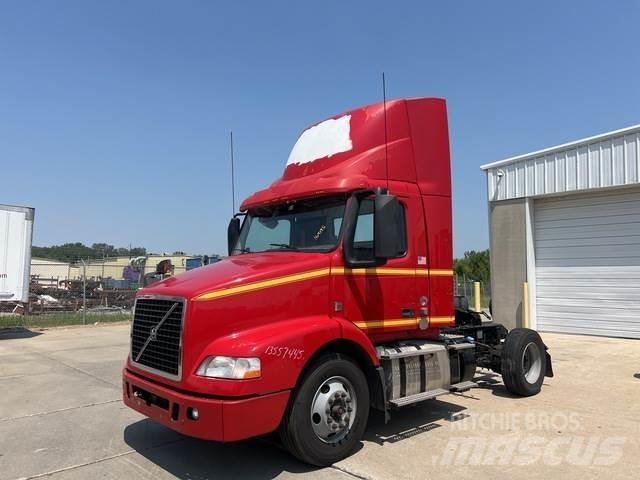 Volvo VNM Autotractoare