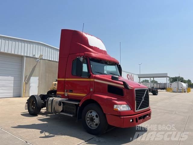 Volvo VNM Autotractoare