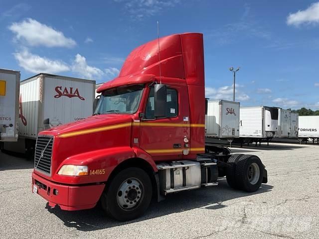 Volvo VNM Autotractoare
