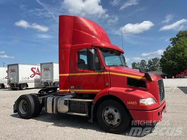 Volvo VNM Autotractoare