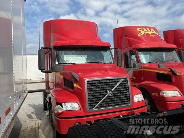 Volvo VNM Autotractoare