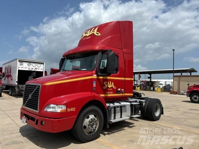 Volvo VNM Autotractoare