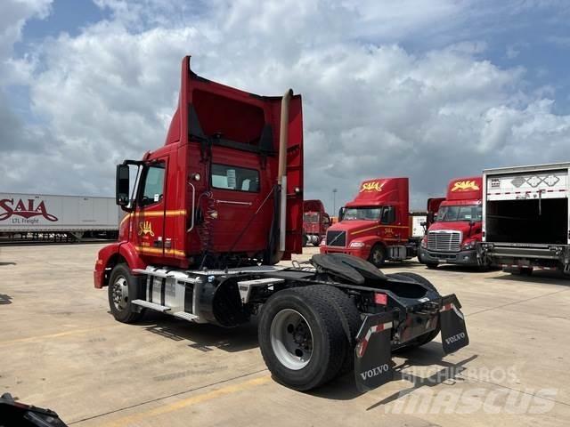 Volvo VNM Autotractoare