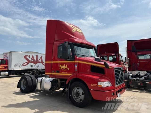 Volvo VNM Autotractoare