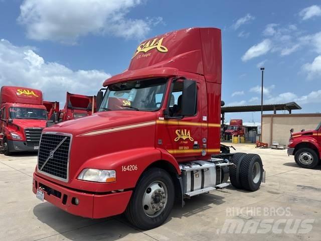Volvo VNM Autotractoare