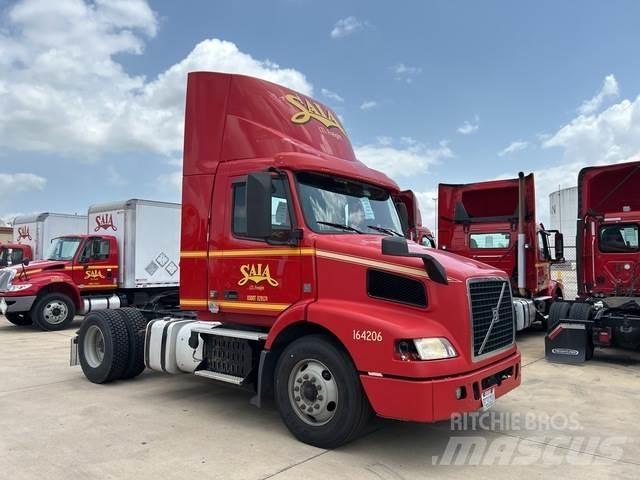 Volvo VNM Autotractoare