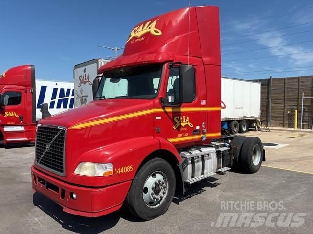 Volvo VNM Autotractoare