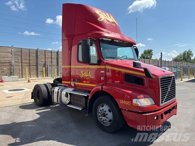 Volvo VNM Autotractoare