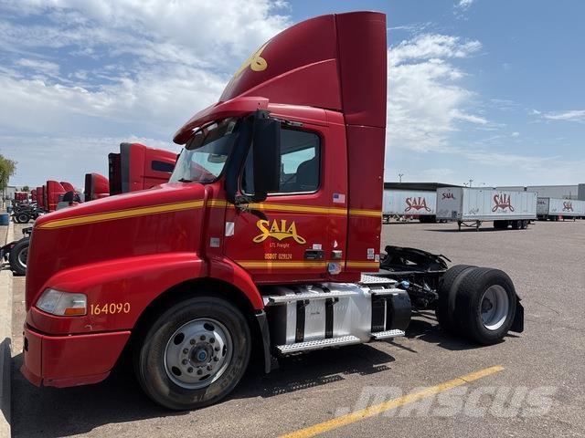 Volvo VNM Autotractoare