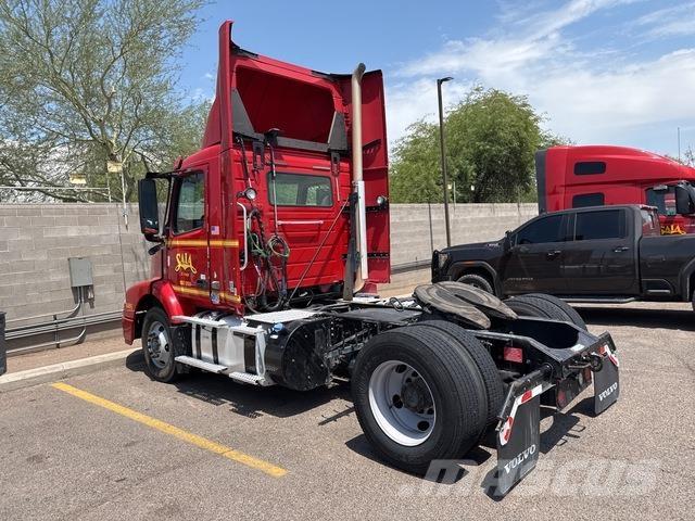 Volvo VNM Autotractoare
