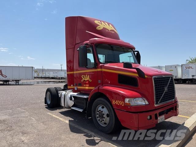 Volvo VNM Autotractoare