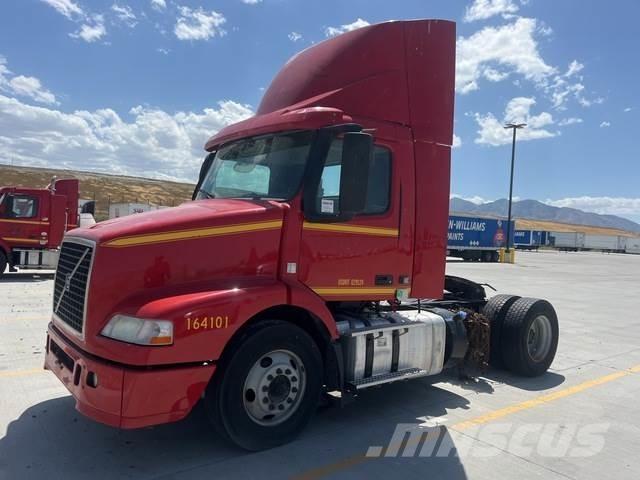 Volvo VNM Autotractoare