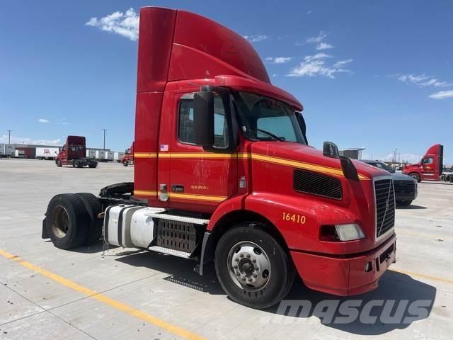 Volvo VNM Autotractoare