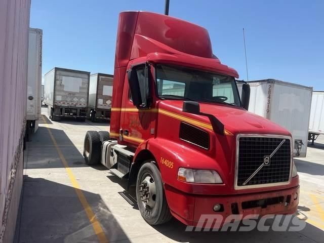 Volvo VNM Autotractoare