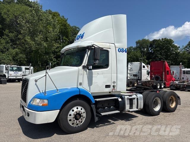 Volvo VNM Autotractoare