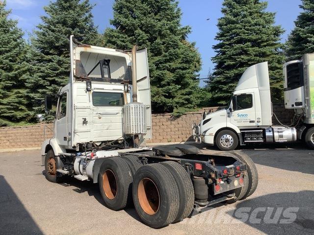 Volvo VNM Autotractoare