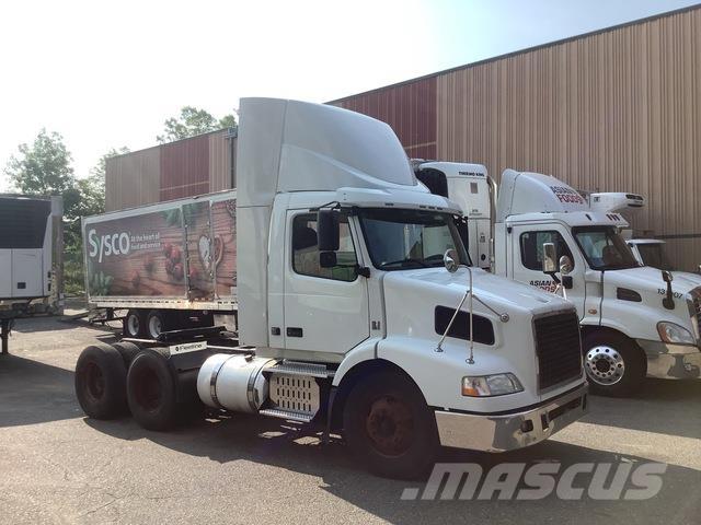 Volvo VNM Autotractoare