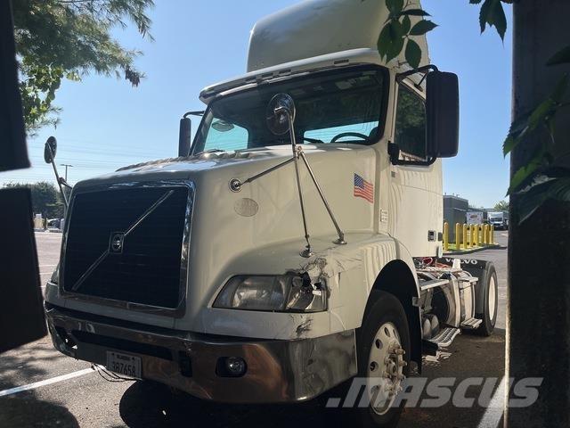Volvo VNM Autotractoare
