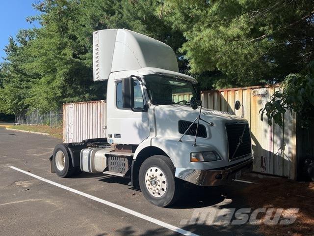Volvo VNM Autotractoare