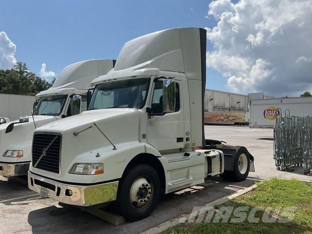 Volvo VNM Autotractoare