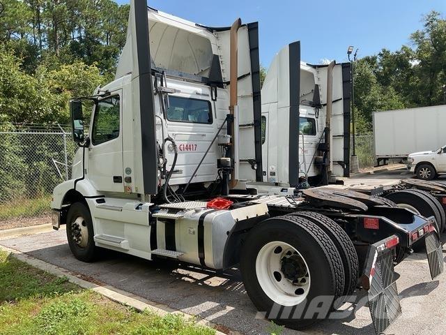 Volvo VNM Autotractoare