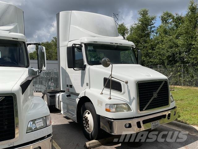Volvo VNM Autotractoare