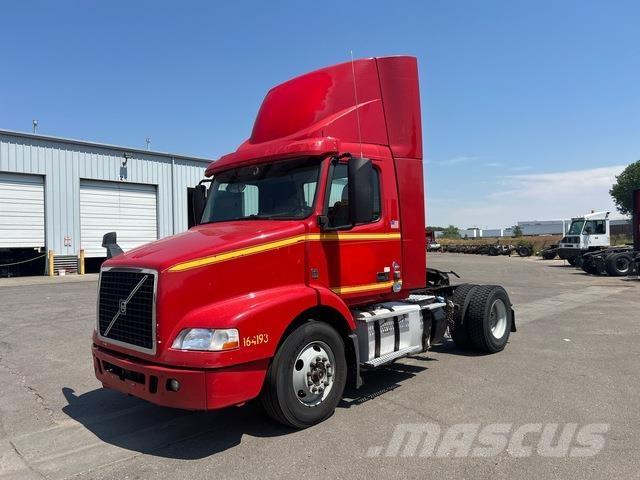 Volvo VNM Autotractoare