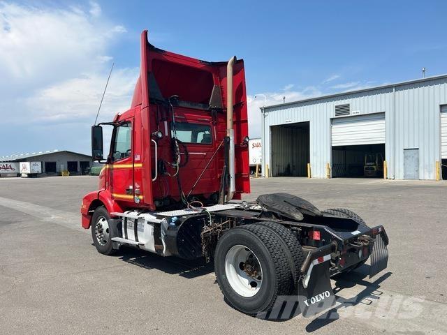 Volvo VNM Autotractoare