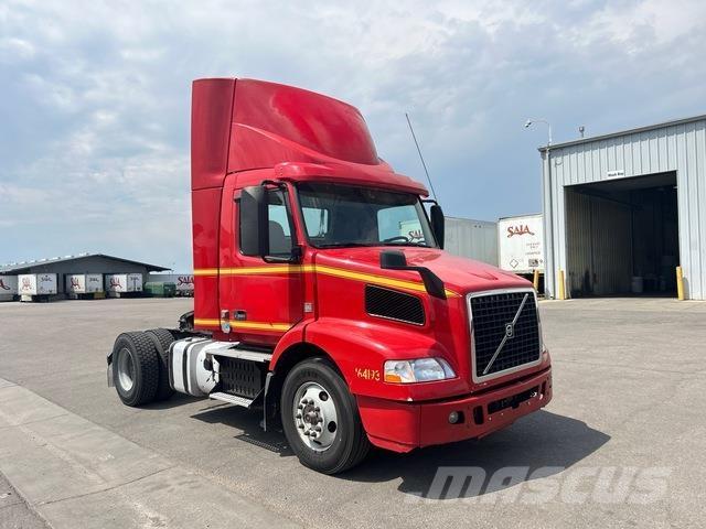 Volvo VNM Autotractoare