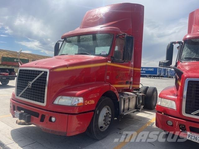 Volvo VNM Autotractoare