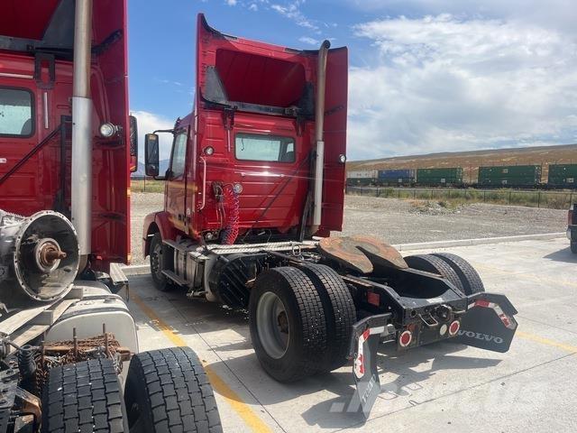Volvo VNM Autotractoare