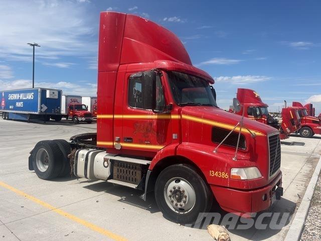 Volvo VNM Autotractoare