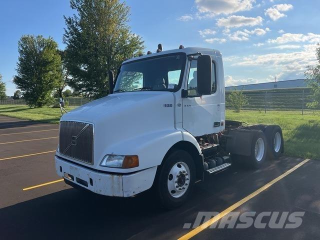 Volvo VNM Autotractoare