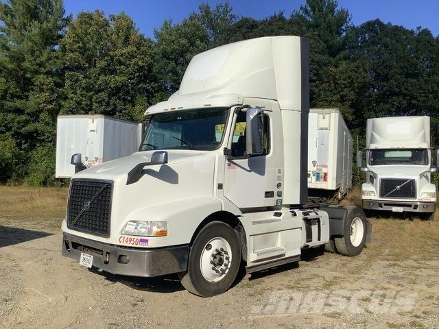 Volvo VNM Autotractoare